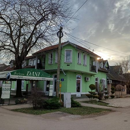 ホテル Eco Rural Tourism Association Skorenovac エクステリア 写真